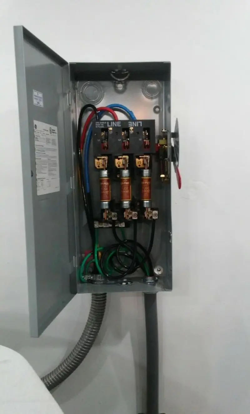 Three-phase disconnect switch installed for Smoke Detector Installation in Frankstown